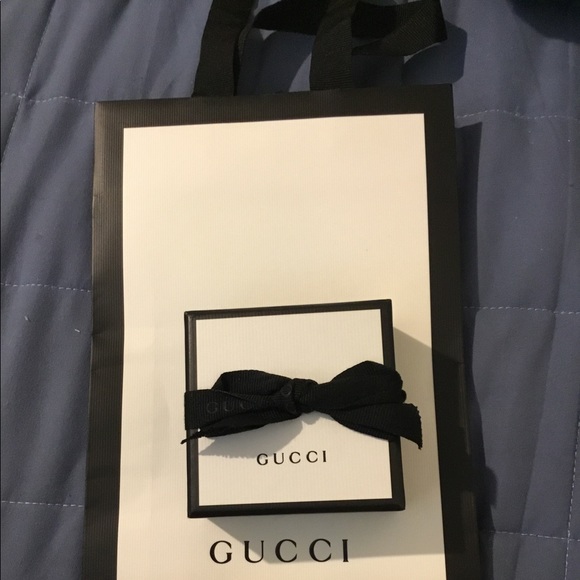Authentic Gucci Small Jewelry Box & Ribbon - Picture 4 of 9